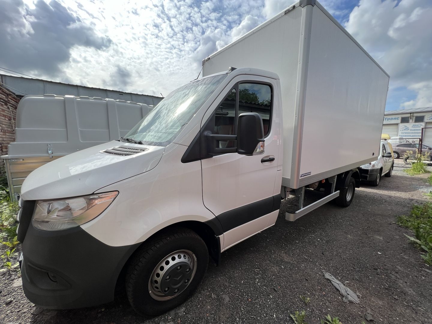 Mercedes Sprinter 516 W907: пример установки пневмоподвески
