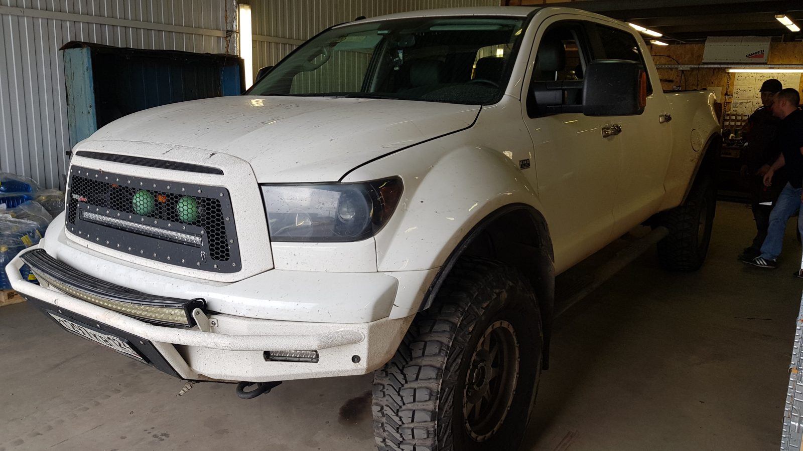 Усиленные рессоры на Toyota Tundra или пневмоподвеска?